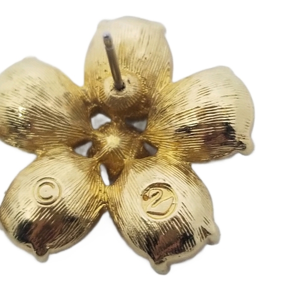 SWAROVSKI SAVVY COLLECTION GOLDTONE & EMERALD GREEN CRYSTAL FLOWER EARRINGS - Picture 6 of 7